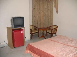 Treebo Mall View, Dlf Phase Ii 3*