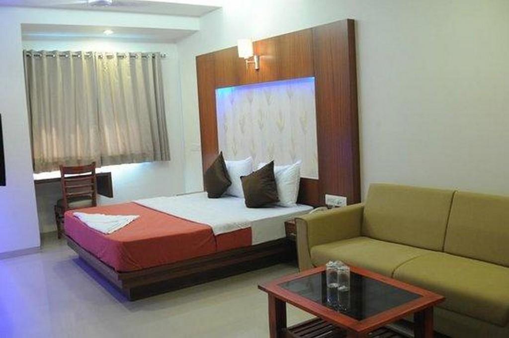 Hotel Maxfort Huda Centre Gurgaon