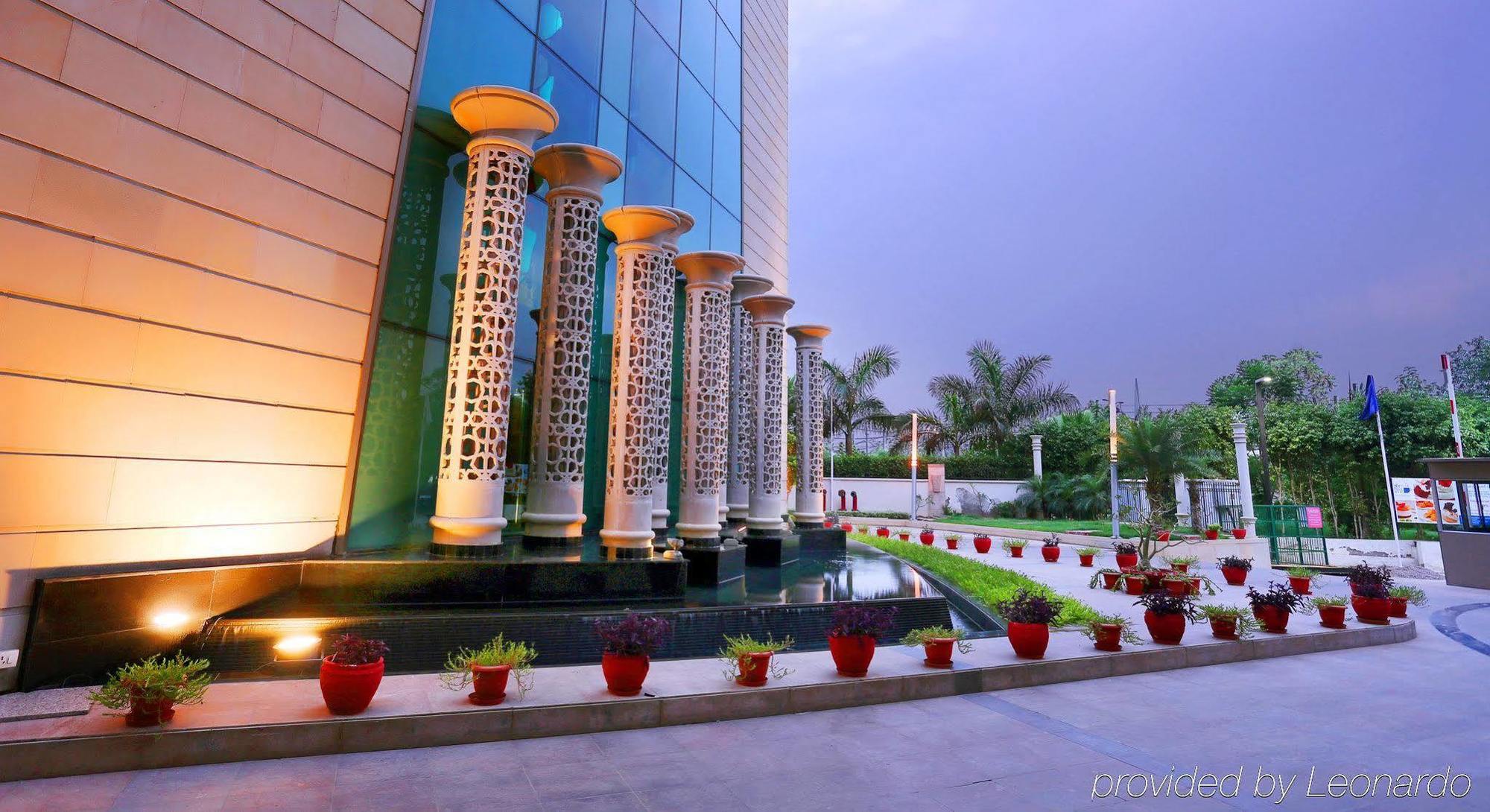 Radisson Gurugram Sohna Road Center Hotel 5*