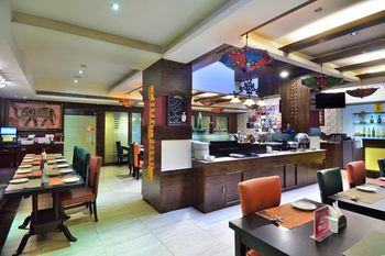 Hotel Crossroads