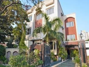 Fabhotel Cyber Hotel