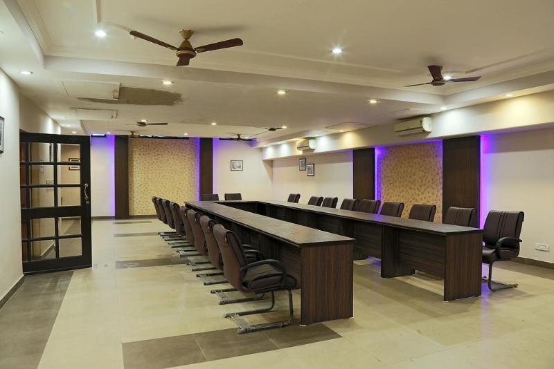 Fabhotel Cyber Hotel
