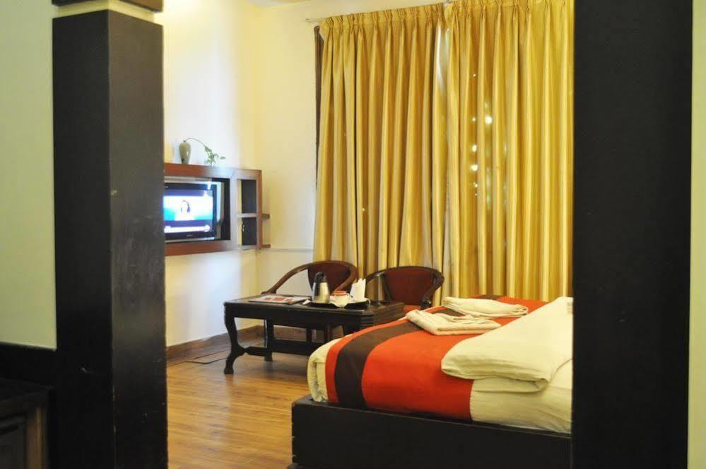 Hotel Oyo Premium Old 3*
