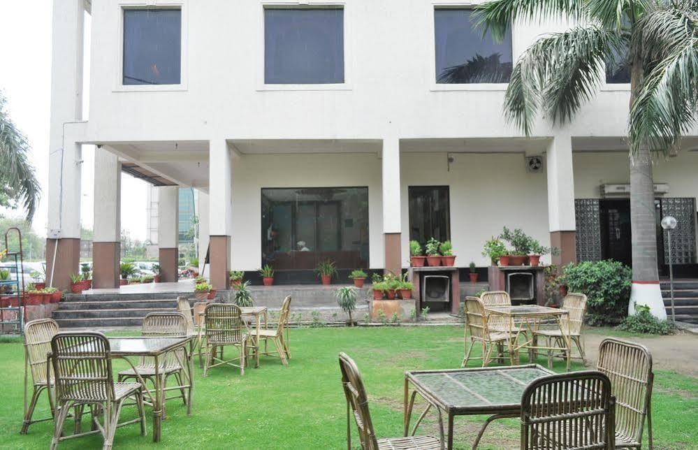 Oyo Premium Old 3* Gurgaon