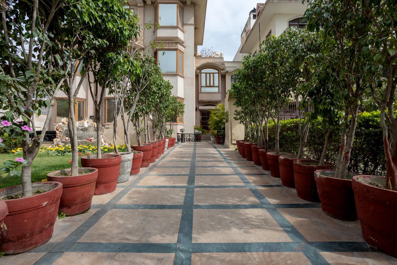 Hotel Mint Cyber Gurgaon