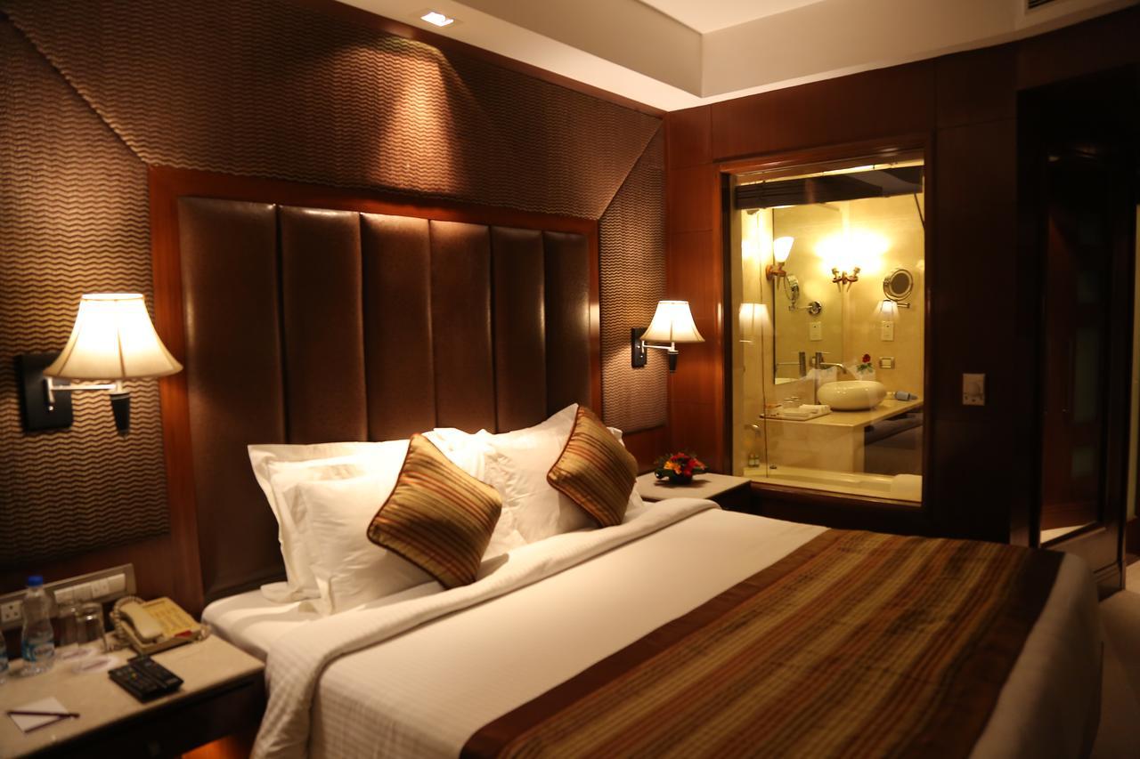 The Acura, Bmk Hotel
