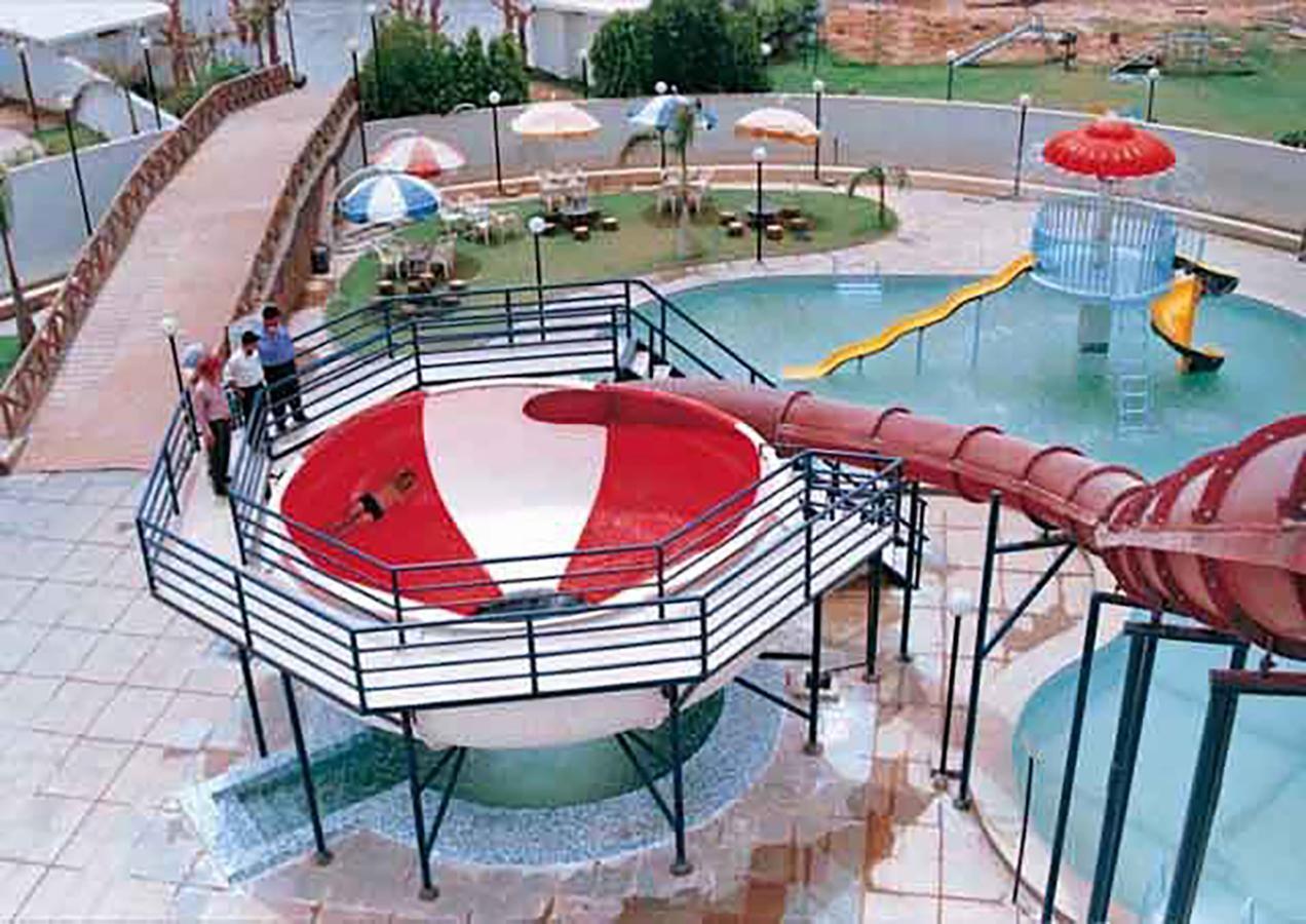Wet N Wild & 4*