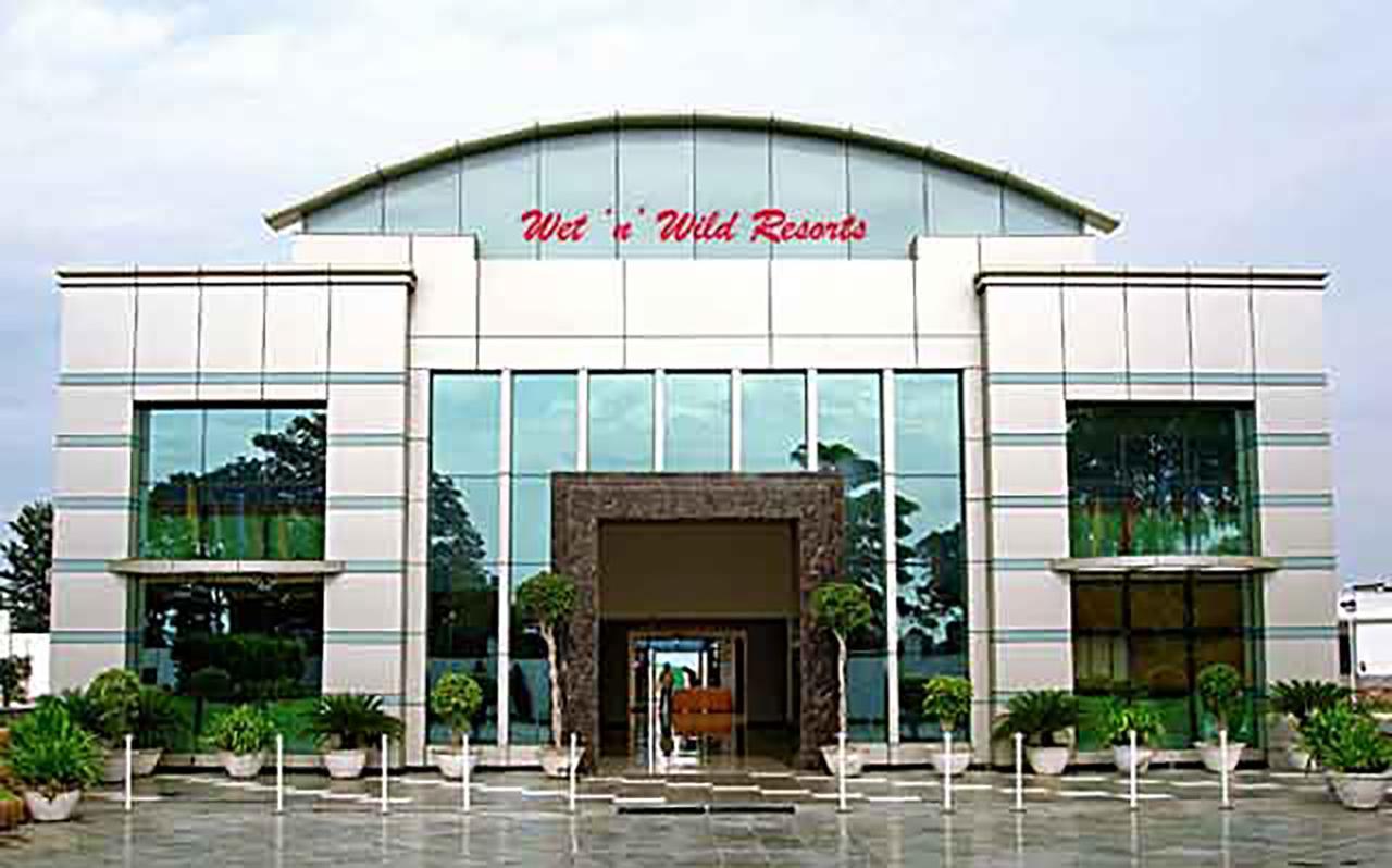 Wet N Wild & 4*