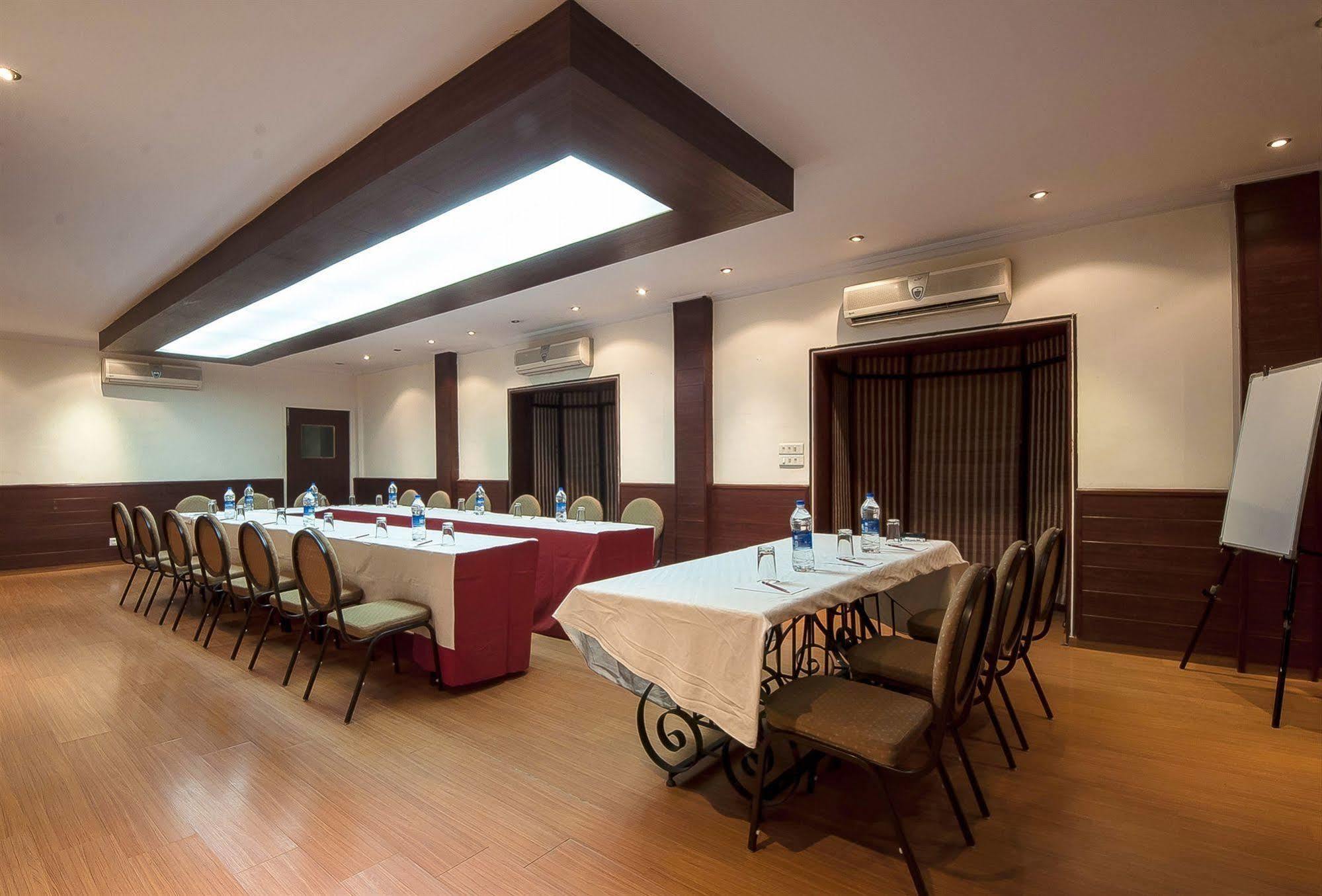 Siris 18 3* Gurgaon