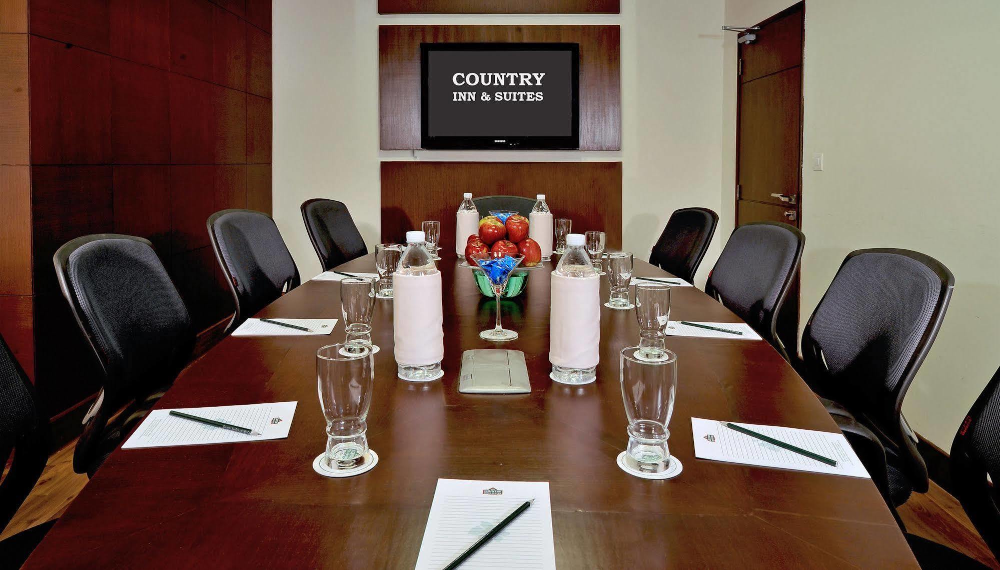 Hotel Country & By Radisson, Gurugram Sector 12 4*