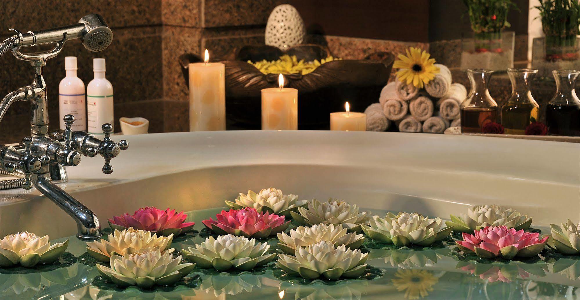 Country & By Radisson, Gurugram Sector 12 Hotel 4*