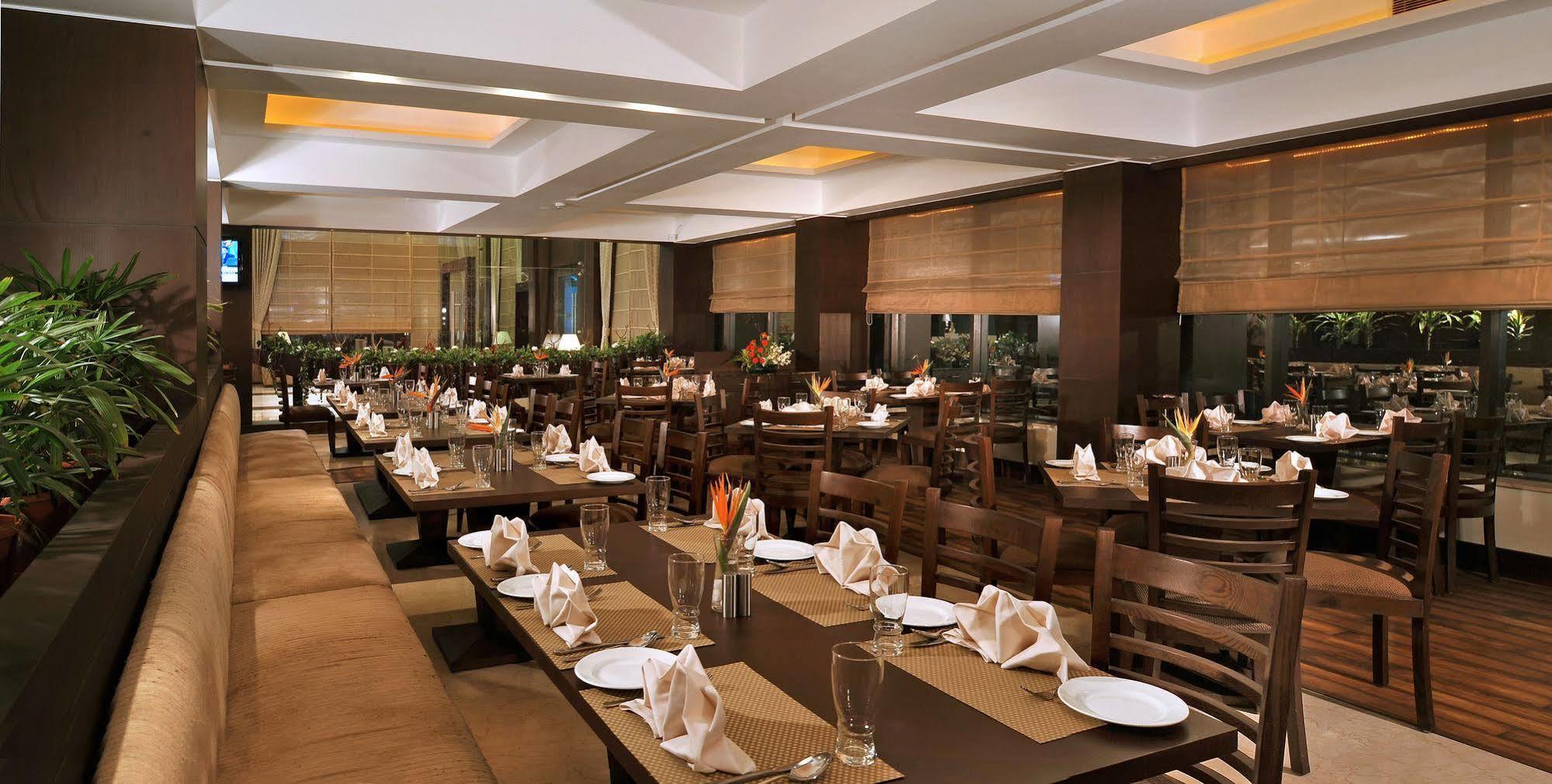 Hotel Country & By Radisson, Gurugram Sector 12 4*