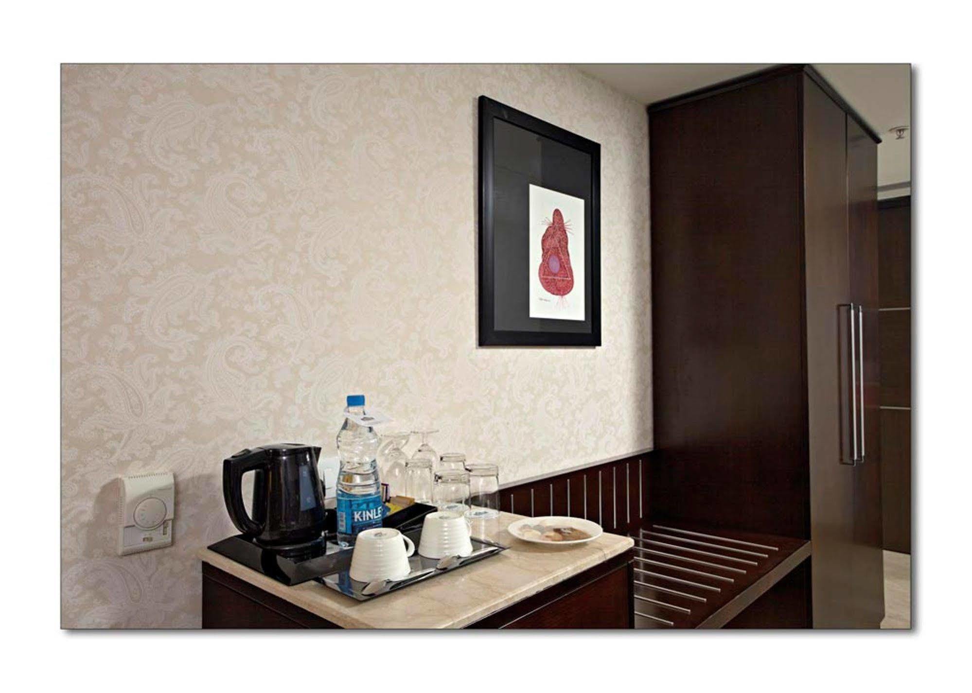 Radisson Sector 29 Gurugram 5*