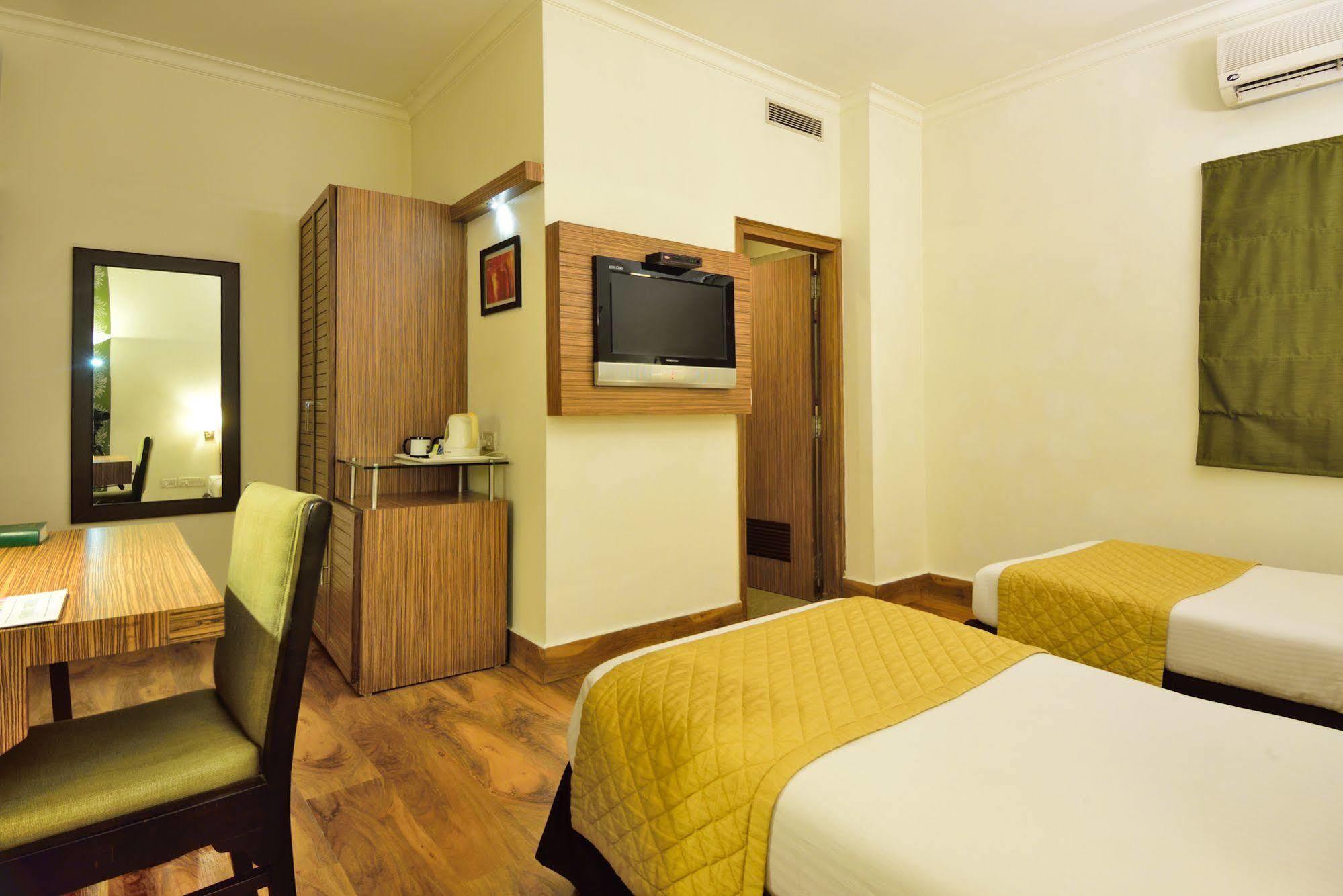 Crossroads Hotel 4*