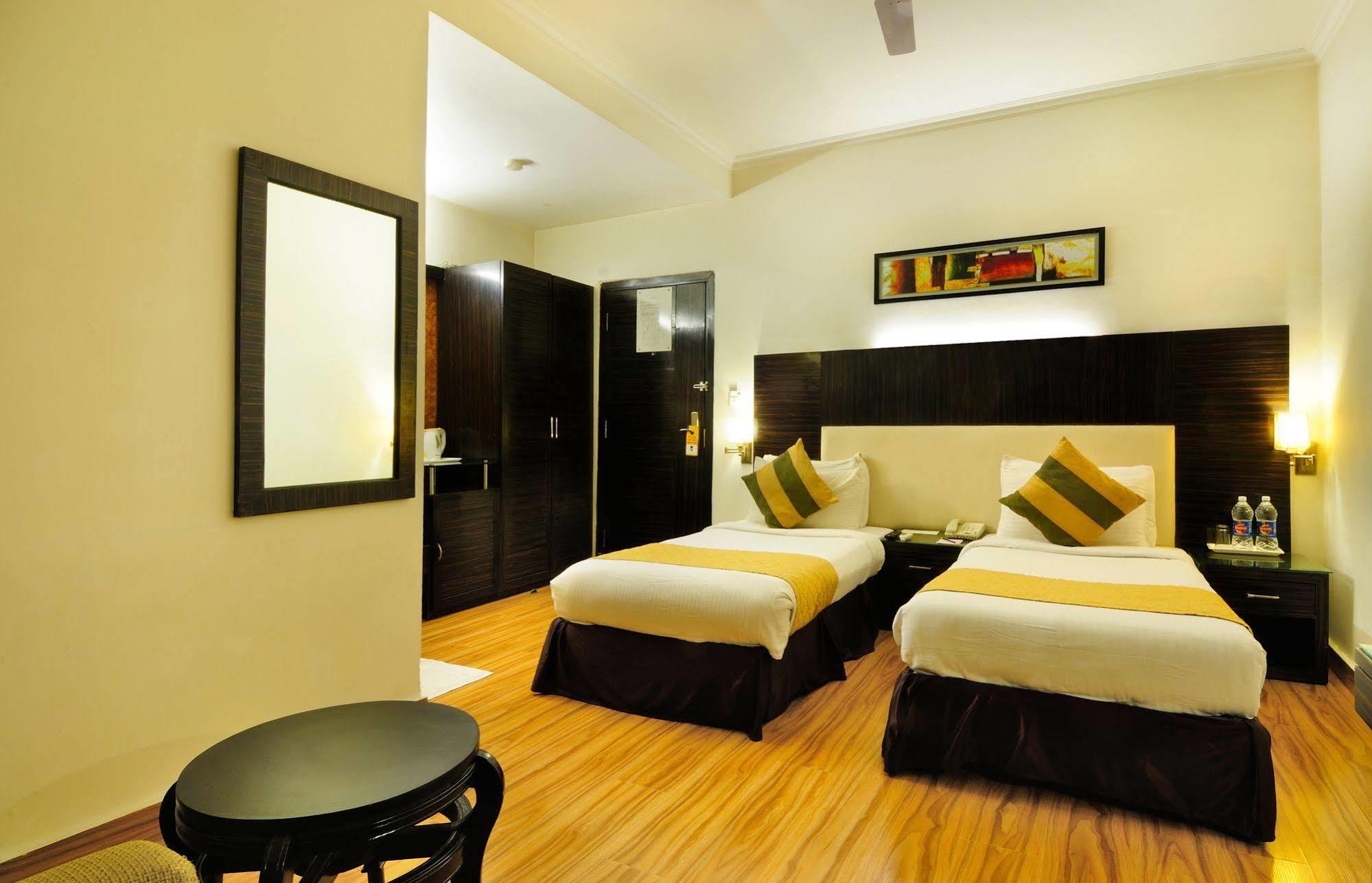 Crossroads Hotel