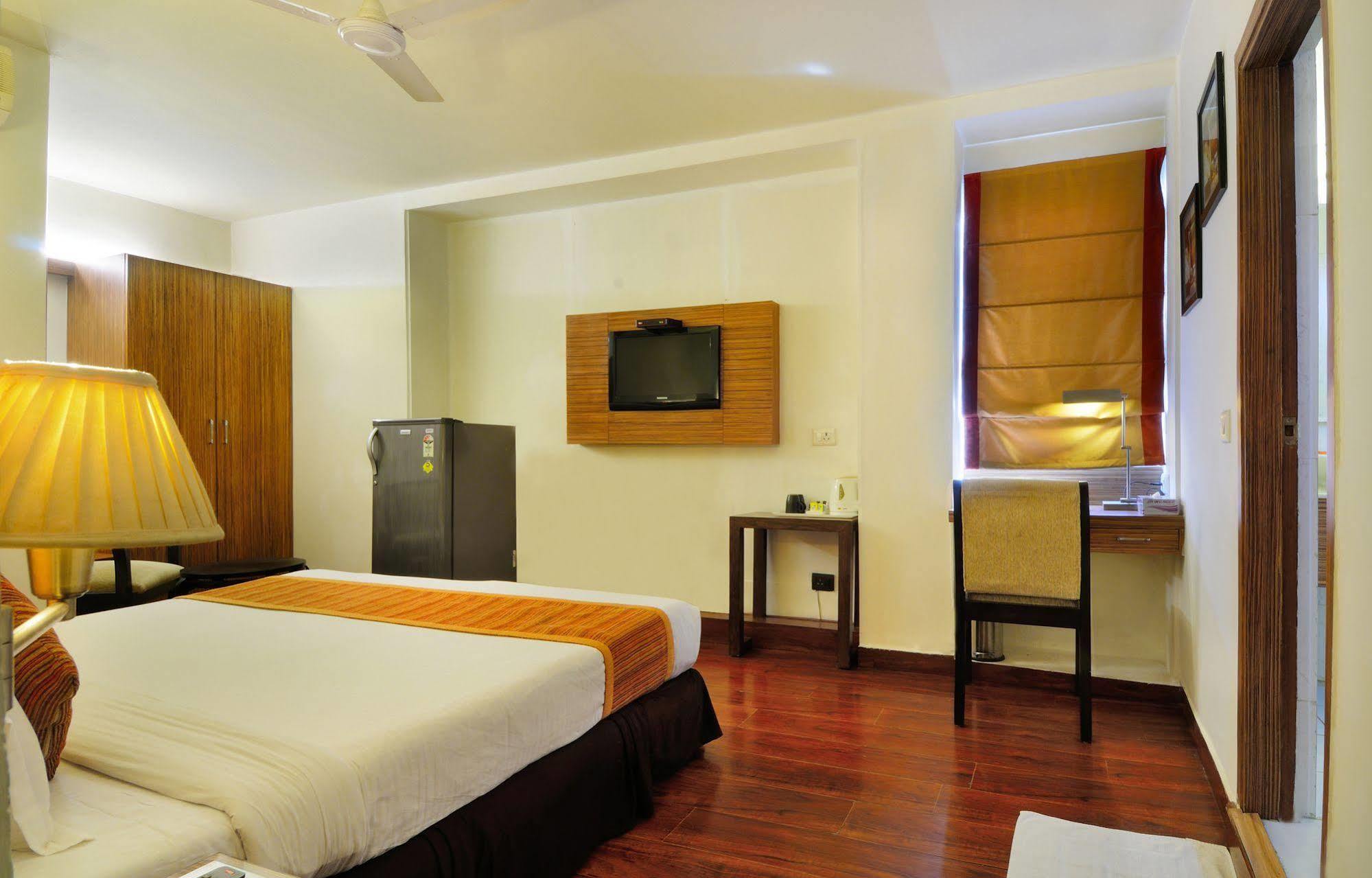 Crossroads Hotel 4*