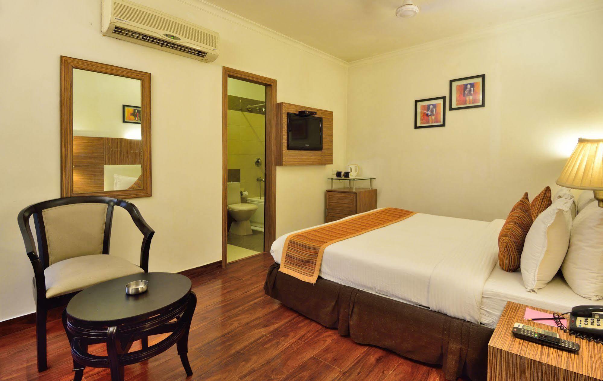 Crossroads Hotel 4*