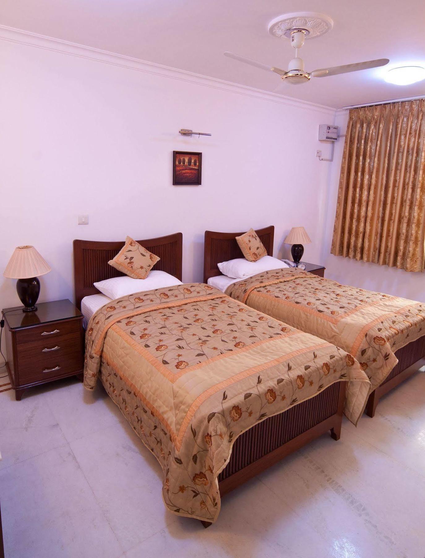 The Mayflower Hotel 3*