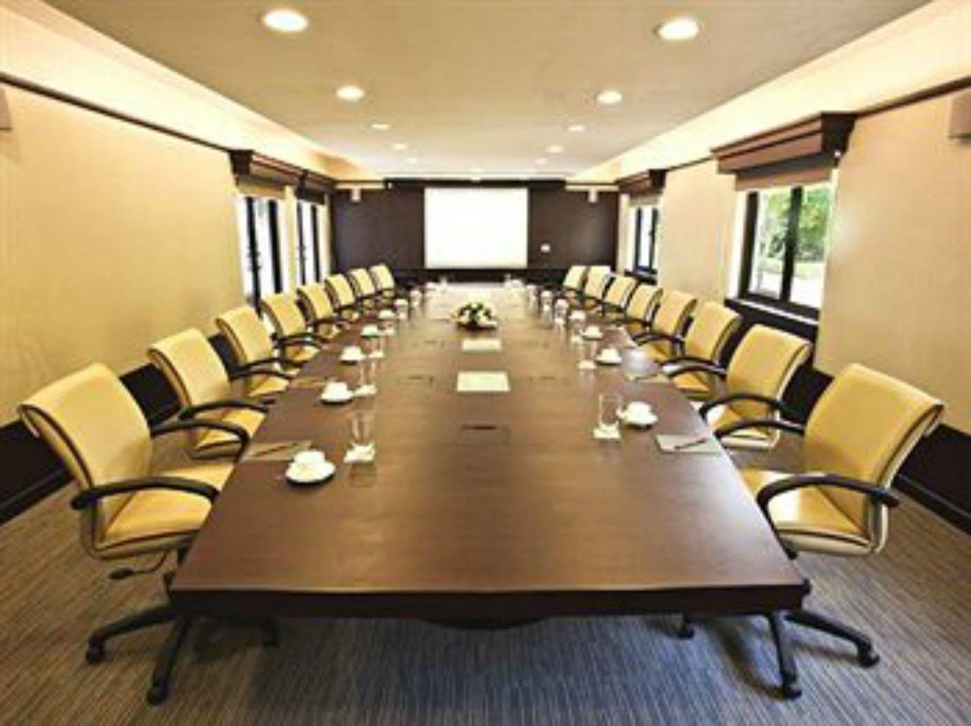 Resort Lemon Tree Hotel, Tarudhan Valley, Manesar Gurgaon