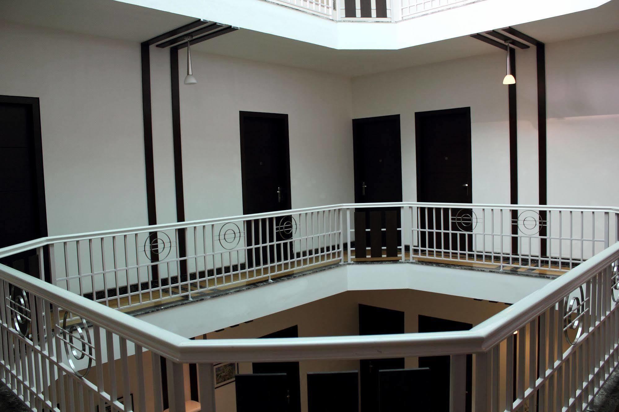 Stately Mg Road Hotel Gurgaon