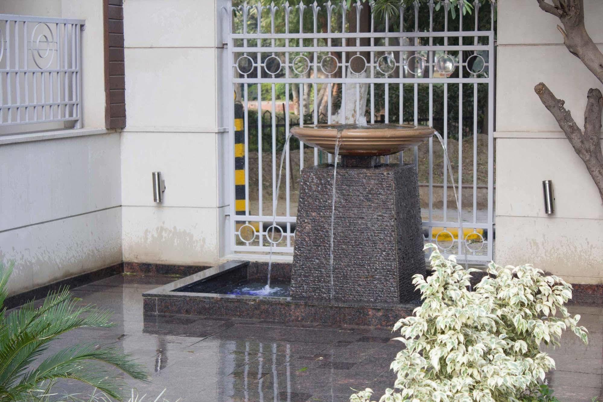 Stately Mg Road Hotel Gurgaon