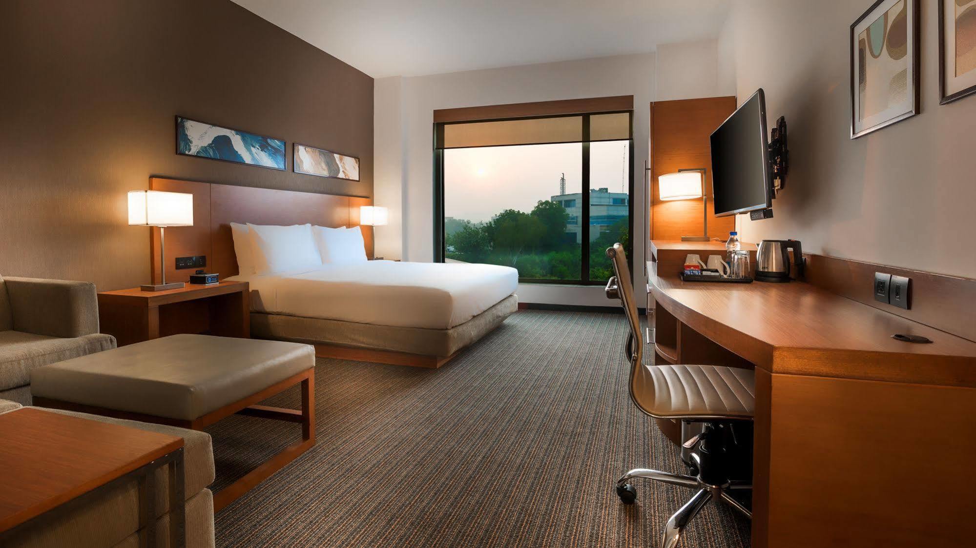 Hyatt Place Udyog Vihar 5*