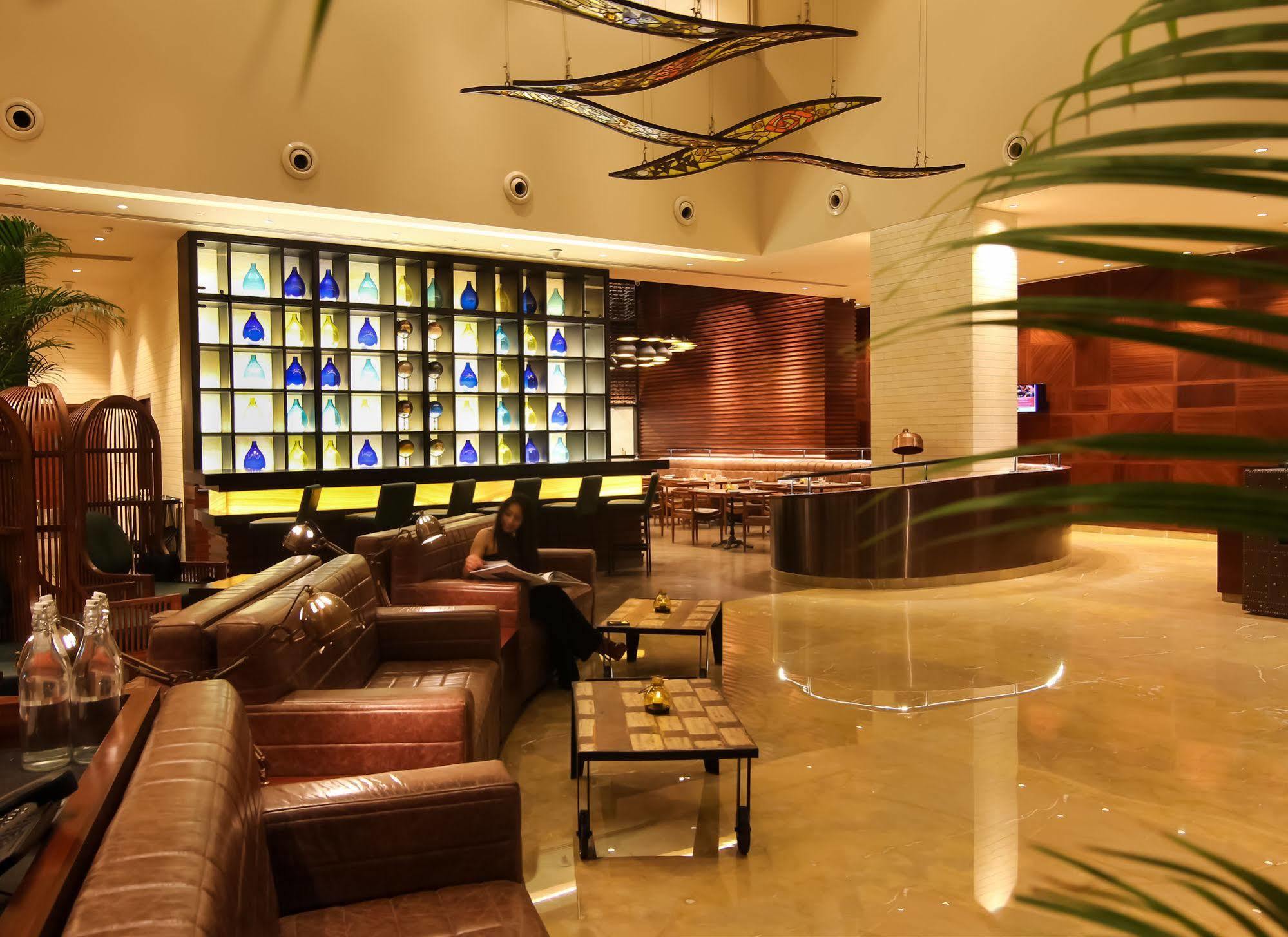 Lemon Tree Premier Center 4*