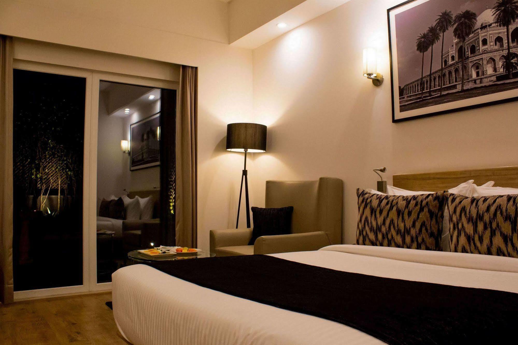 Lemon Tree Premier Center 4*