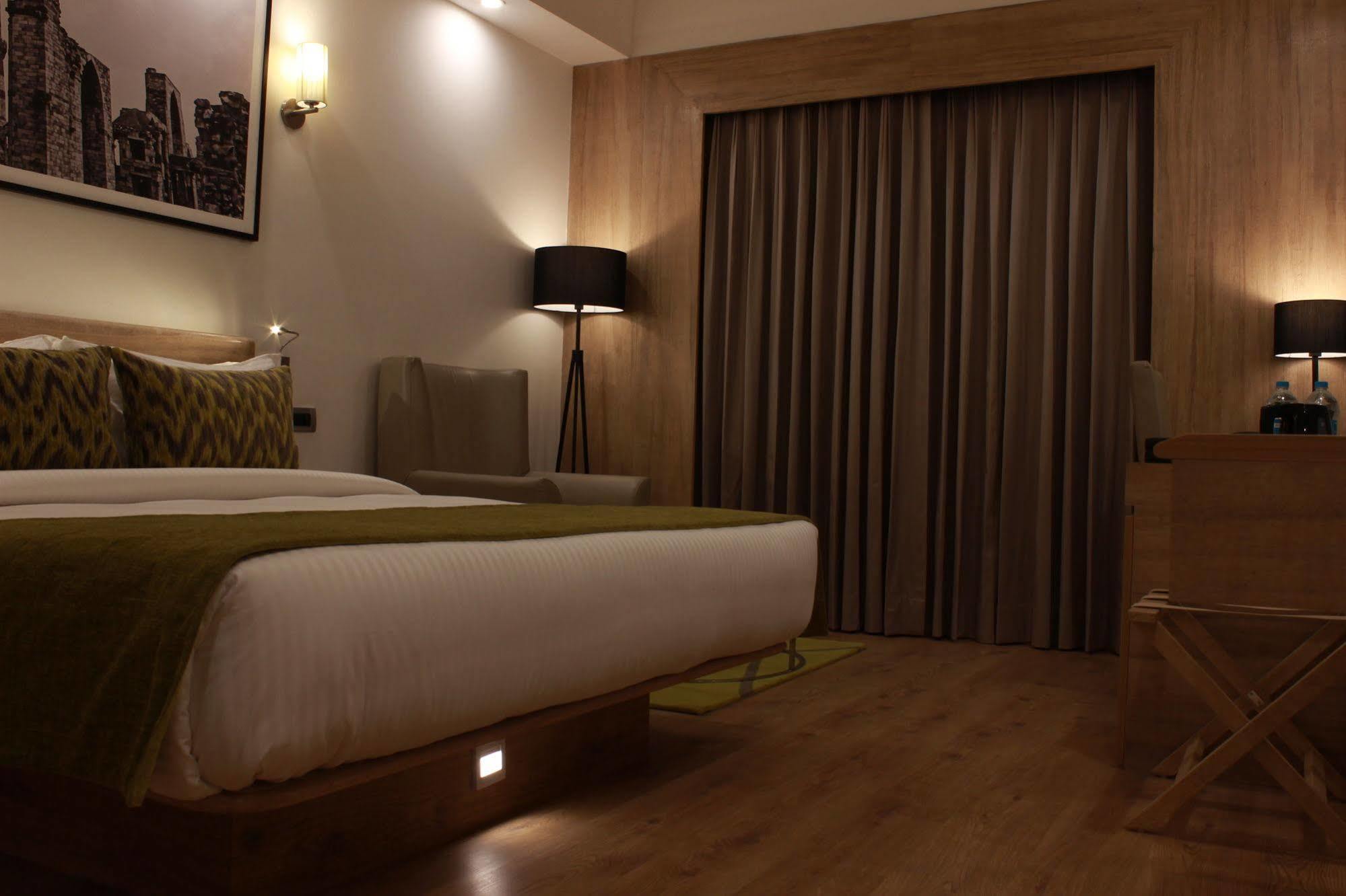 Lemon Tree Premier Center Hotel 4*