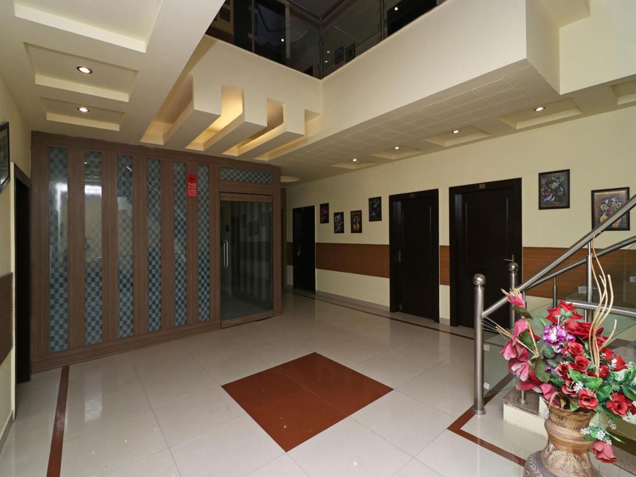 Oyo 389 Applee Hotel 3*