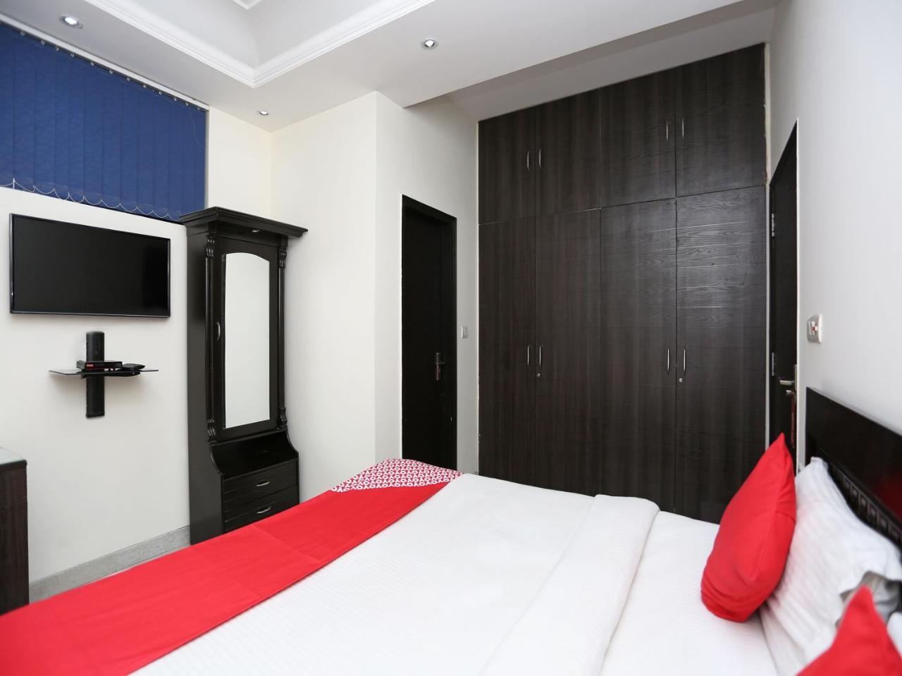 Oyo 16410 Retreet Hotel Gurgaon