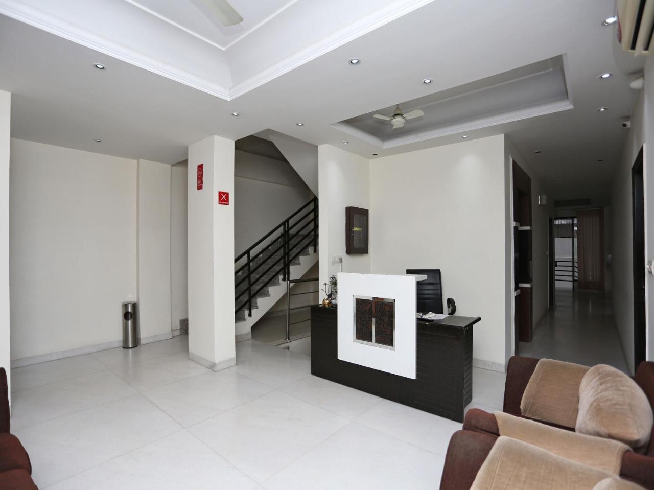 Oyo 16410 Retreet Hotel Gurgaon