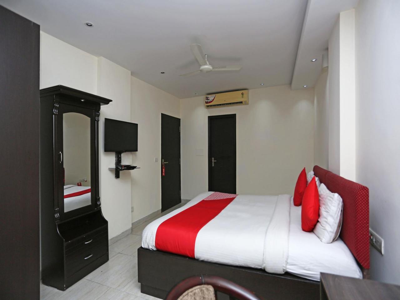 Oyo 16410 Retreet Hotel