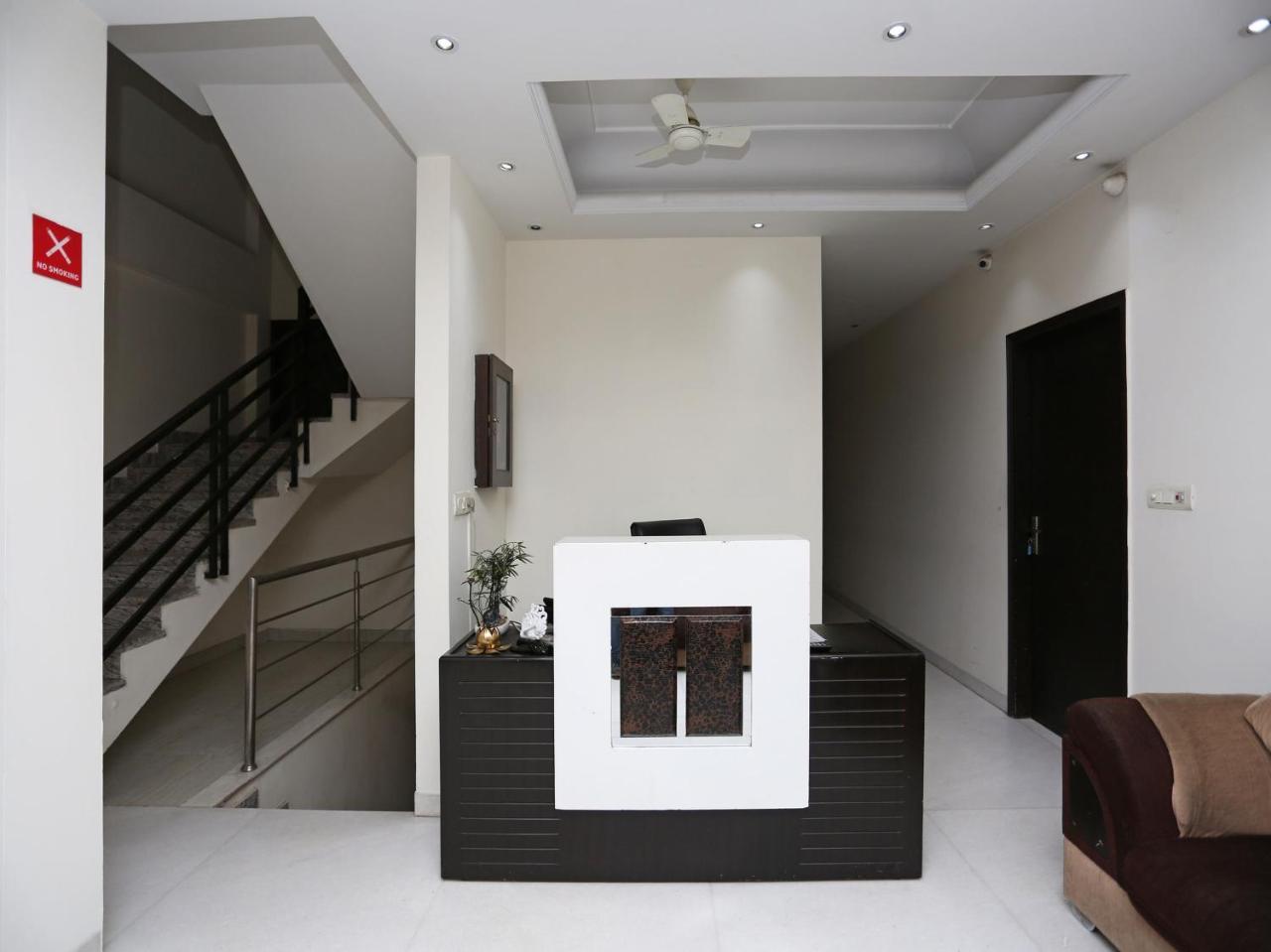 Oyo 16410 Retreet Hotel Gurgaon