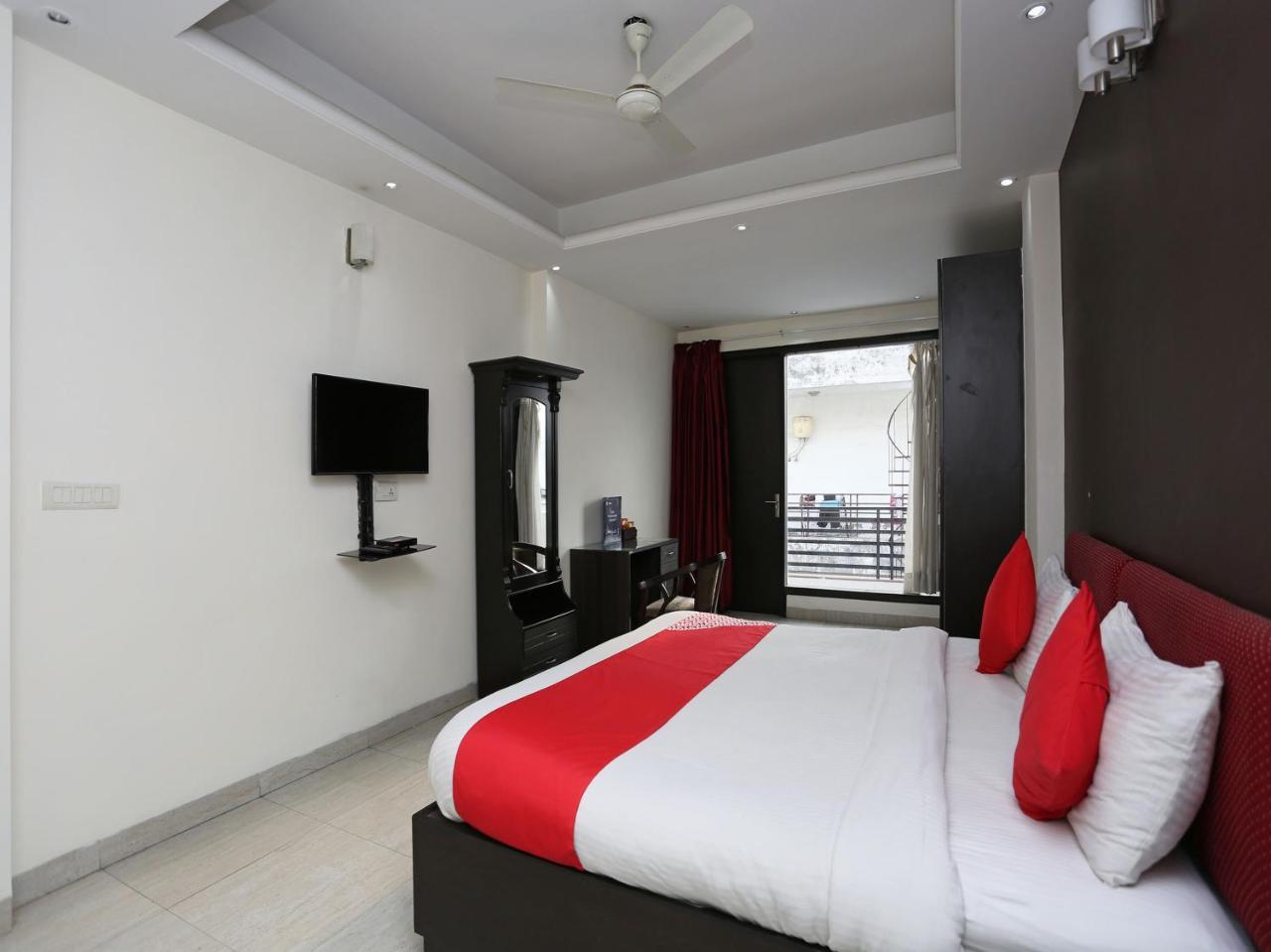 Oyo 16410 Retreet Hotel