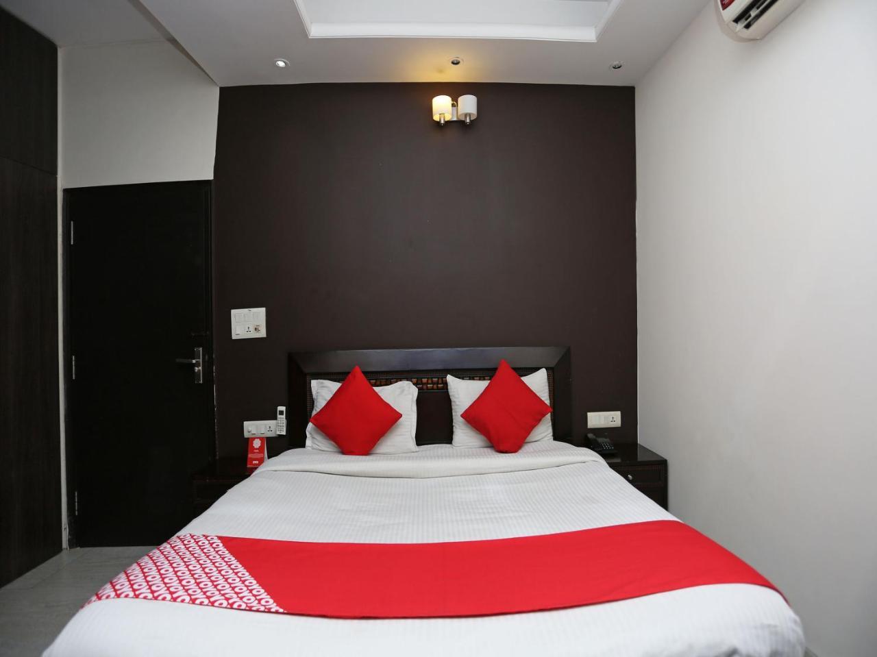 Oyo 16410 Retreet Hotel