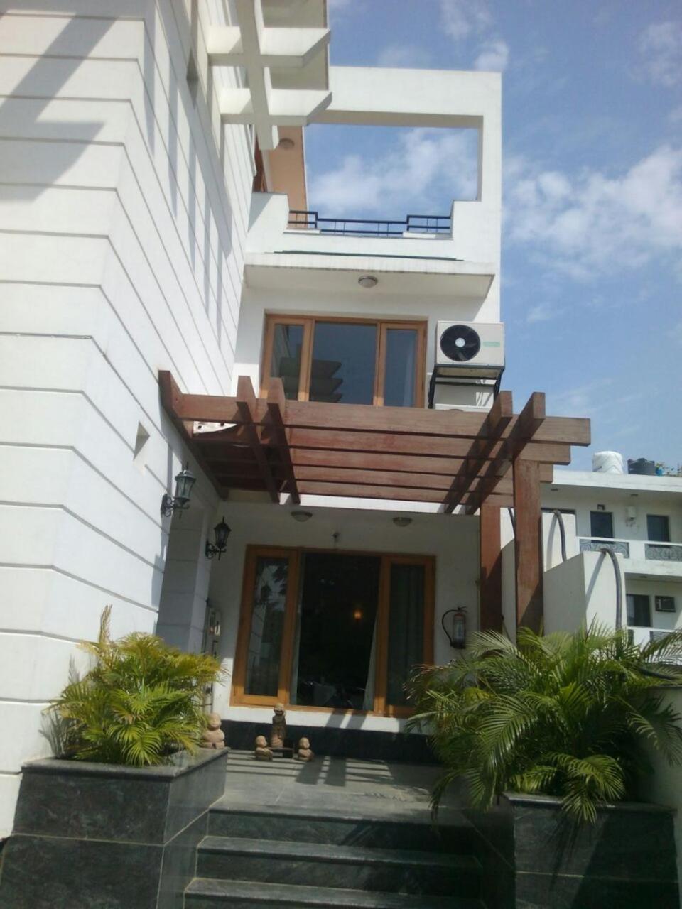 Ahuja Residency Cyber City I Gurgaon