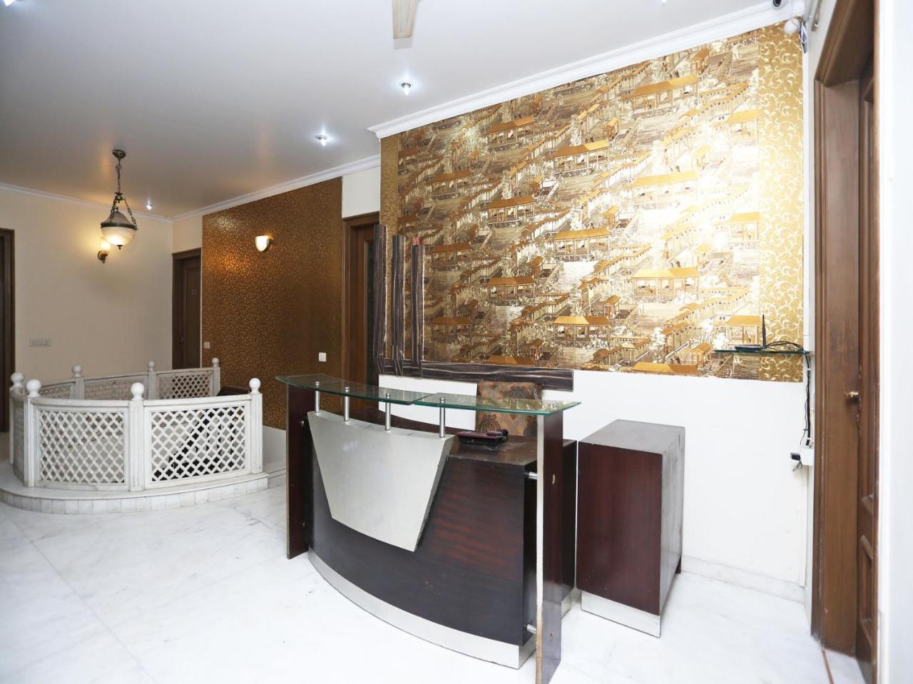 Oyo 15716 The Red Orchid 3* Gurgaon