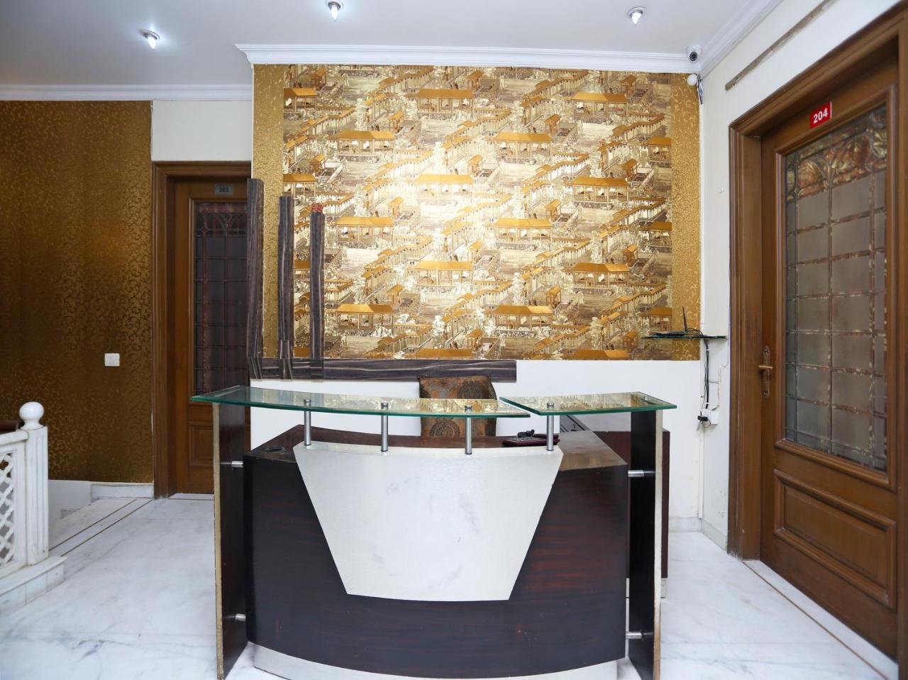 Hotel Oyo 15716 The Red Orchid 3*