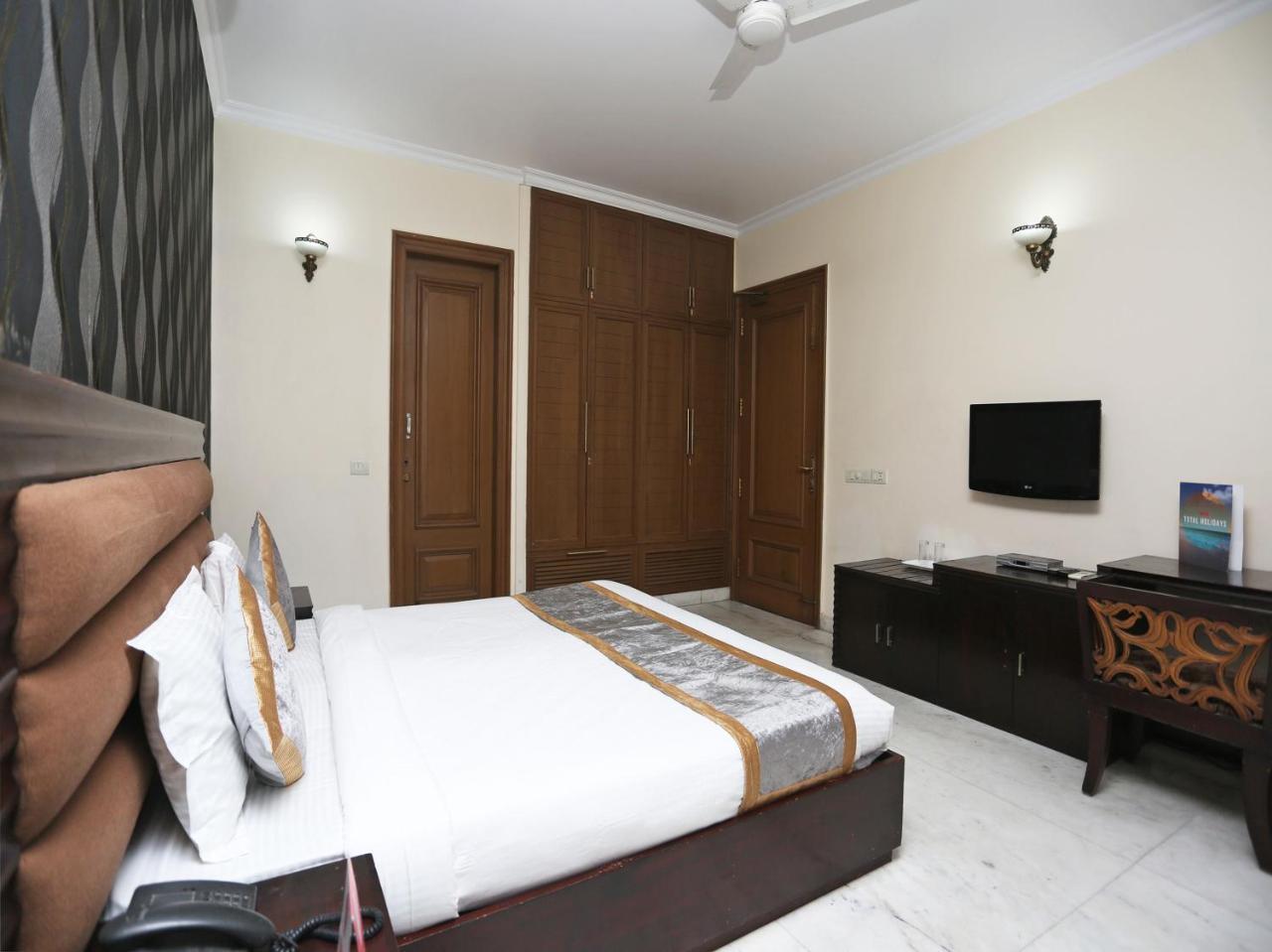 Hotel Oyo 15716 The Red Orchid 3*