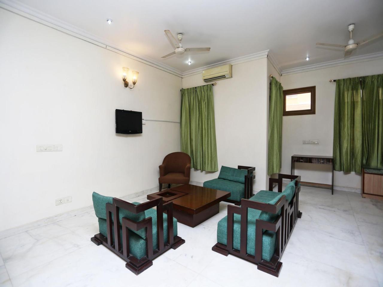 Oyo 15716 The Red Orchid 3*