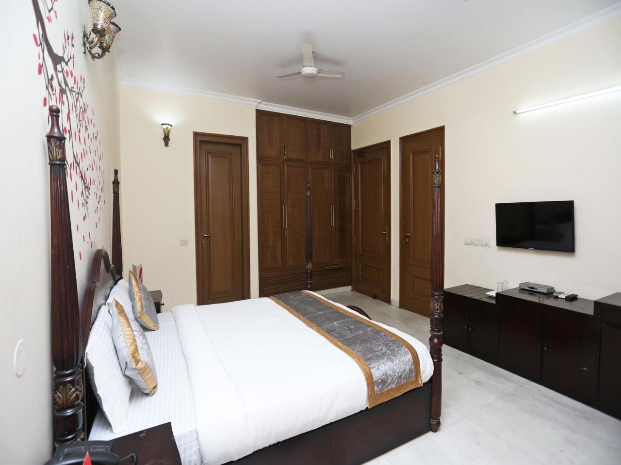 Hotel Oyo 15716 The Red Orchid 3*