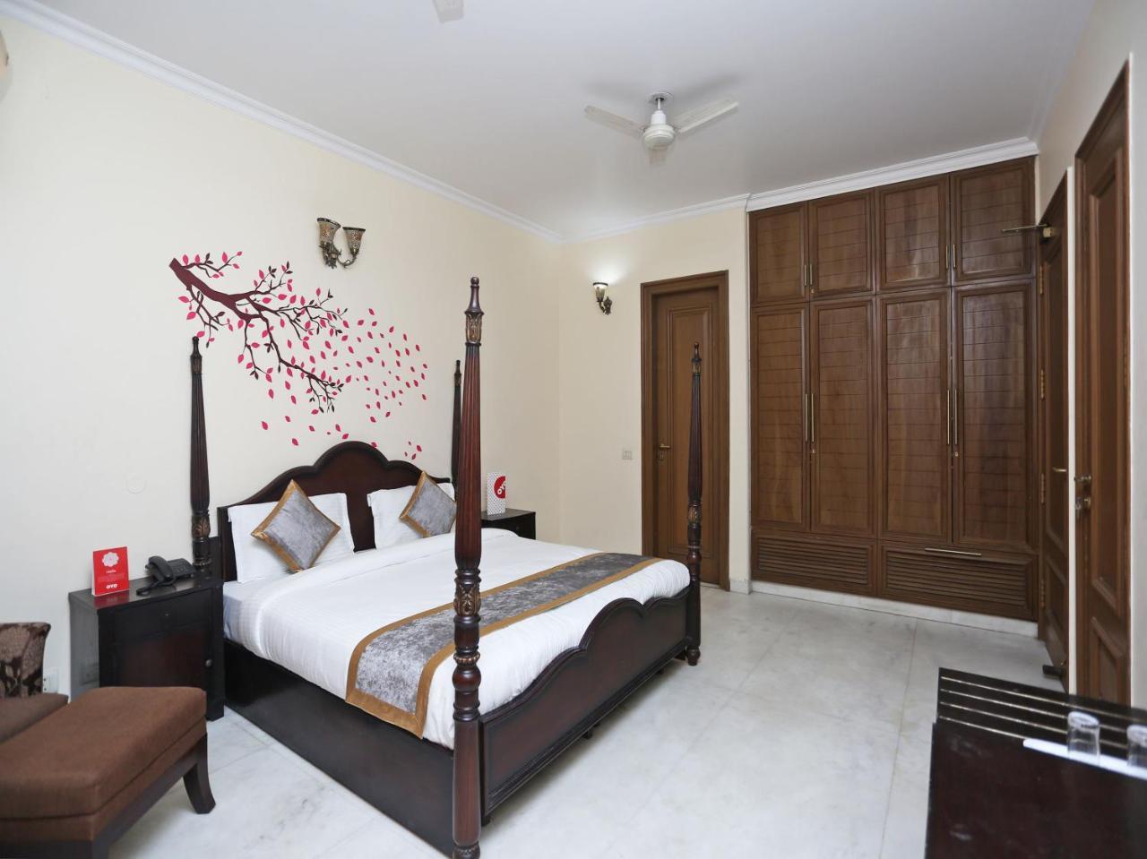 Oyo 15716 The Red Orchid 3* Gurgaon