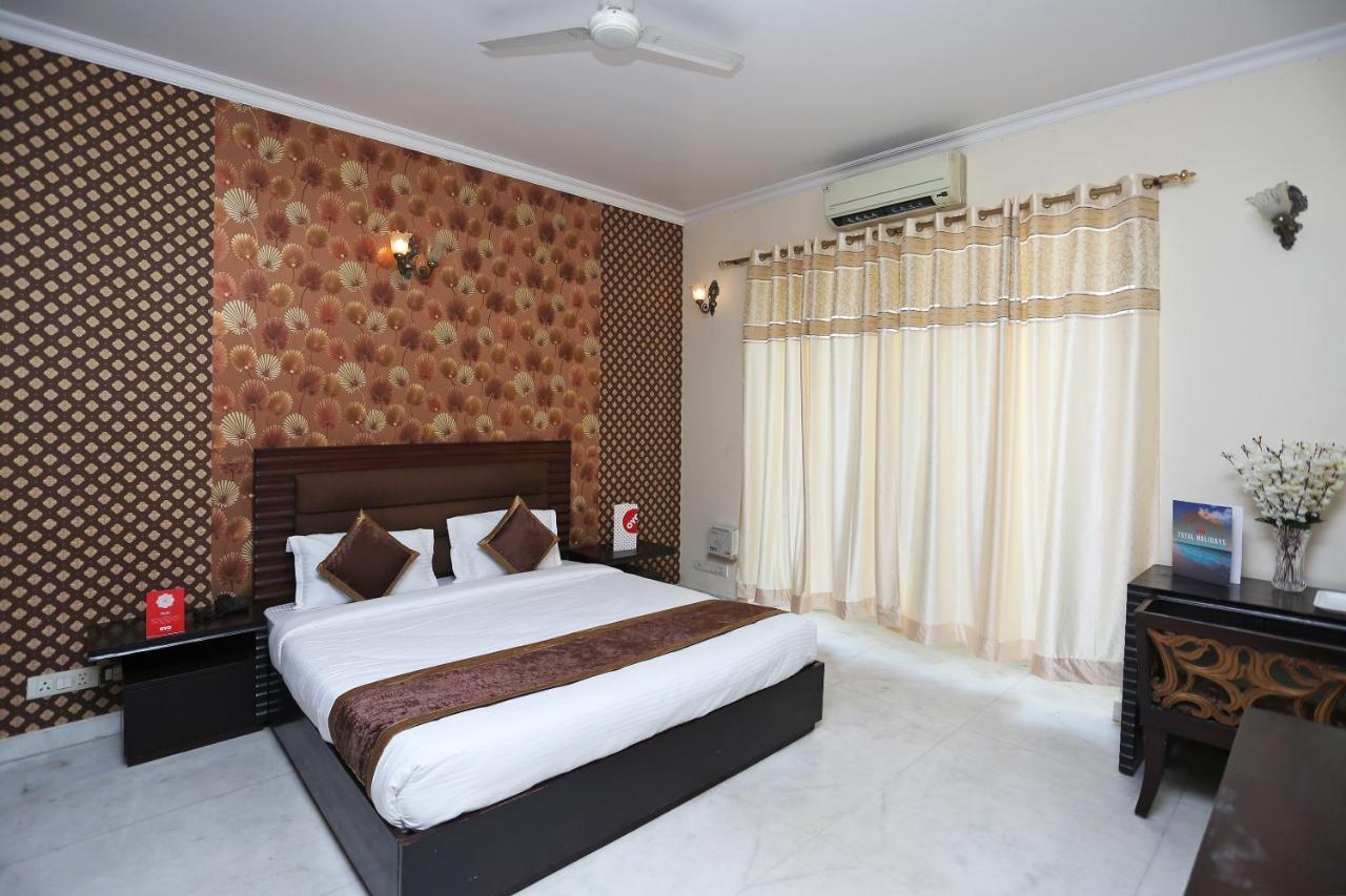 Oyo 15716 The Red Orchid 3*