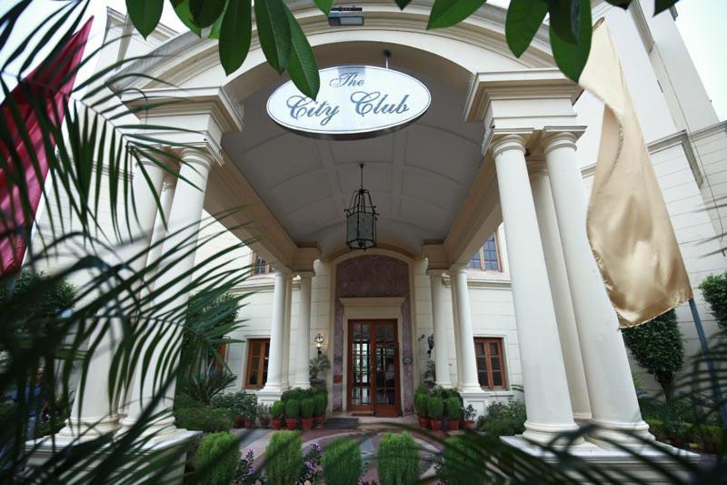 Dlf Club 4 Hotel Gurgaon