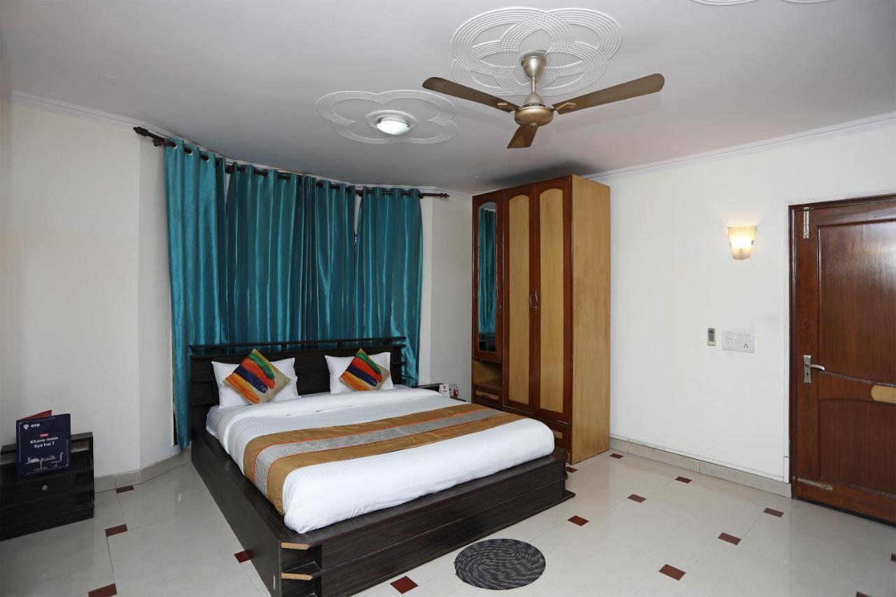 Oyo 14306 The Tavern Hotel