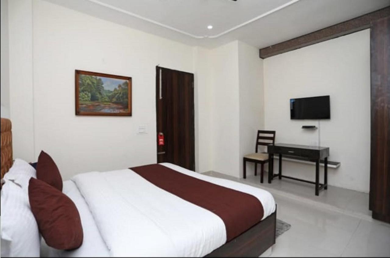 Niketan Medanta Service
