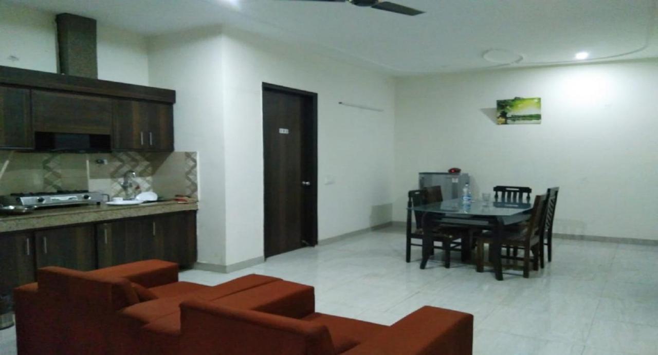 Niketan Medanta Service *