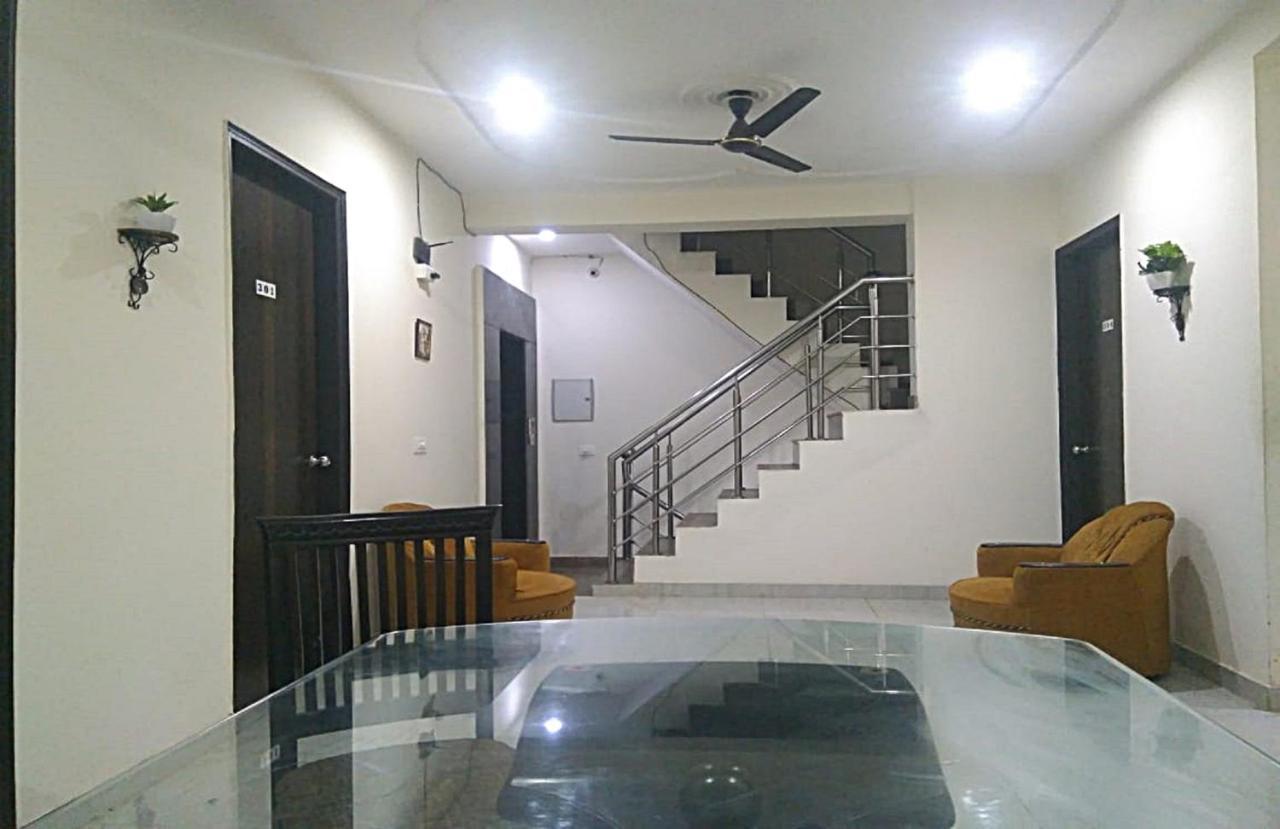 Niketan Medanta Service *