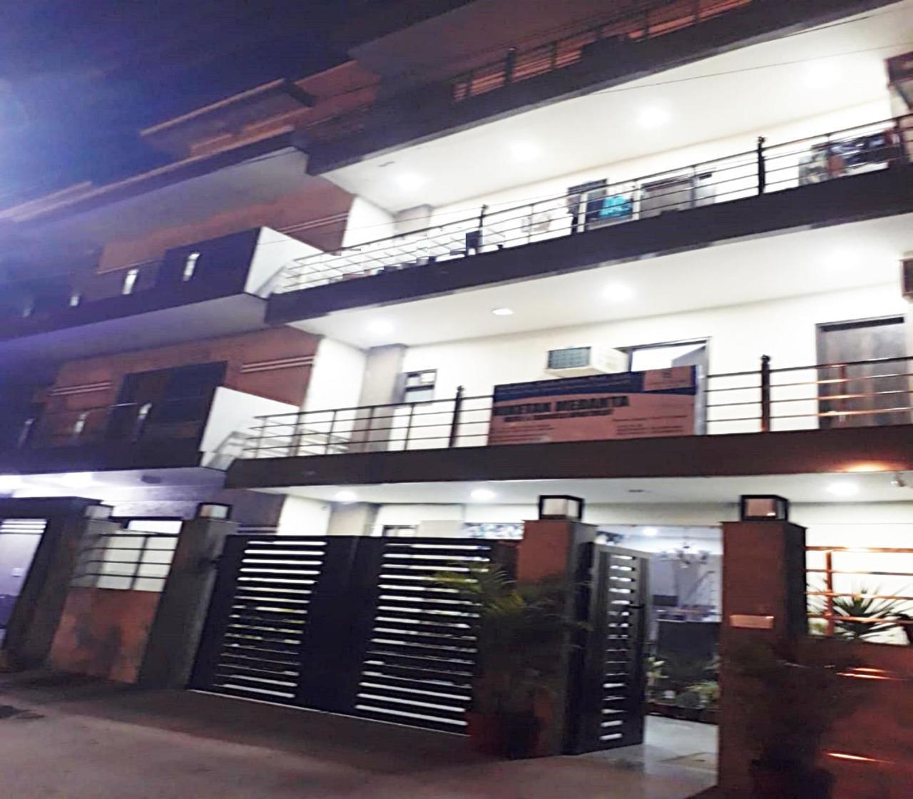 Niketan Medanta Service *